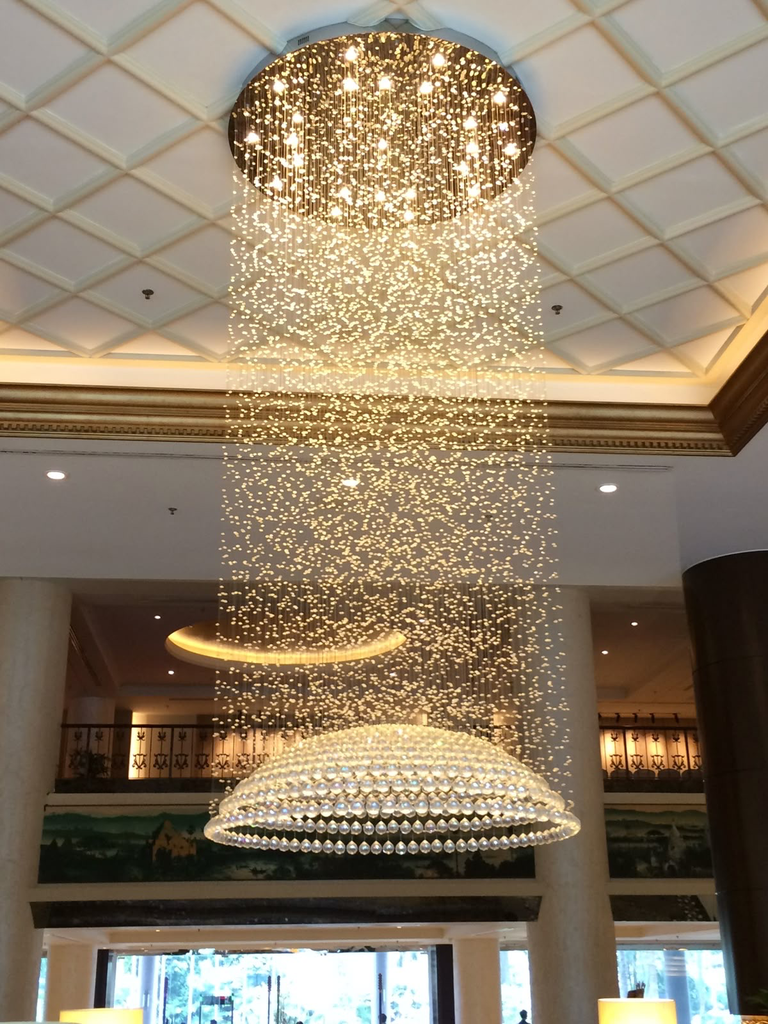 نجفة سلم كريستال فاخرة – مقاس 70 سم وطول 2 متر (ذهبي)